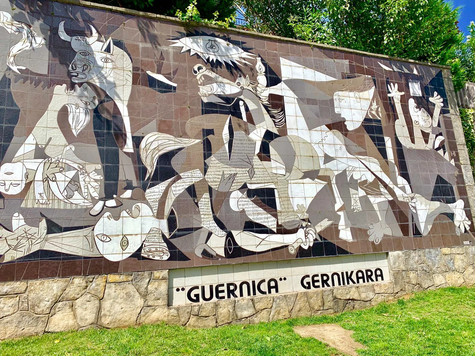 From Bilbao: Gaztelugatxe, Mundaka, and Guernica Tour - photo 2
